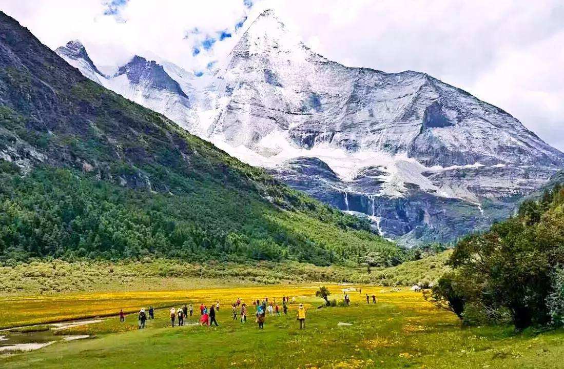 川藏線租車(chē)旅游看稻城秋景