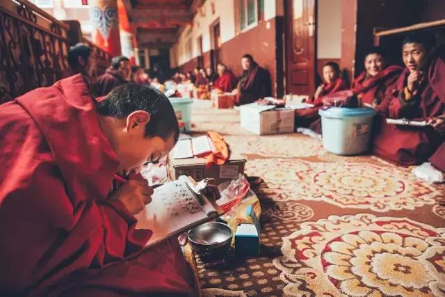 色達佛學(xué)院