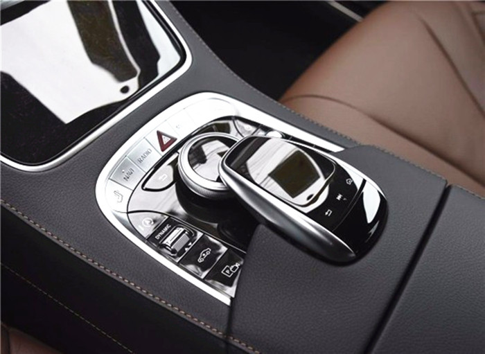 奔馳轎車(chē)內(nèi)飾圖