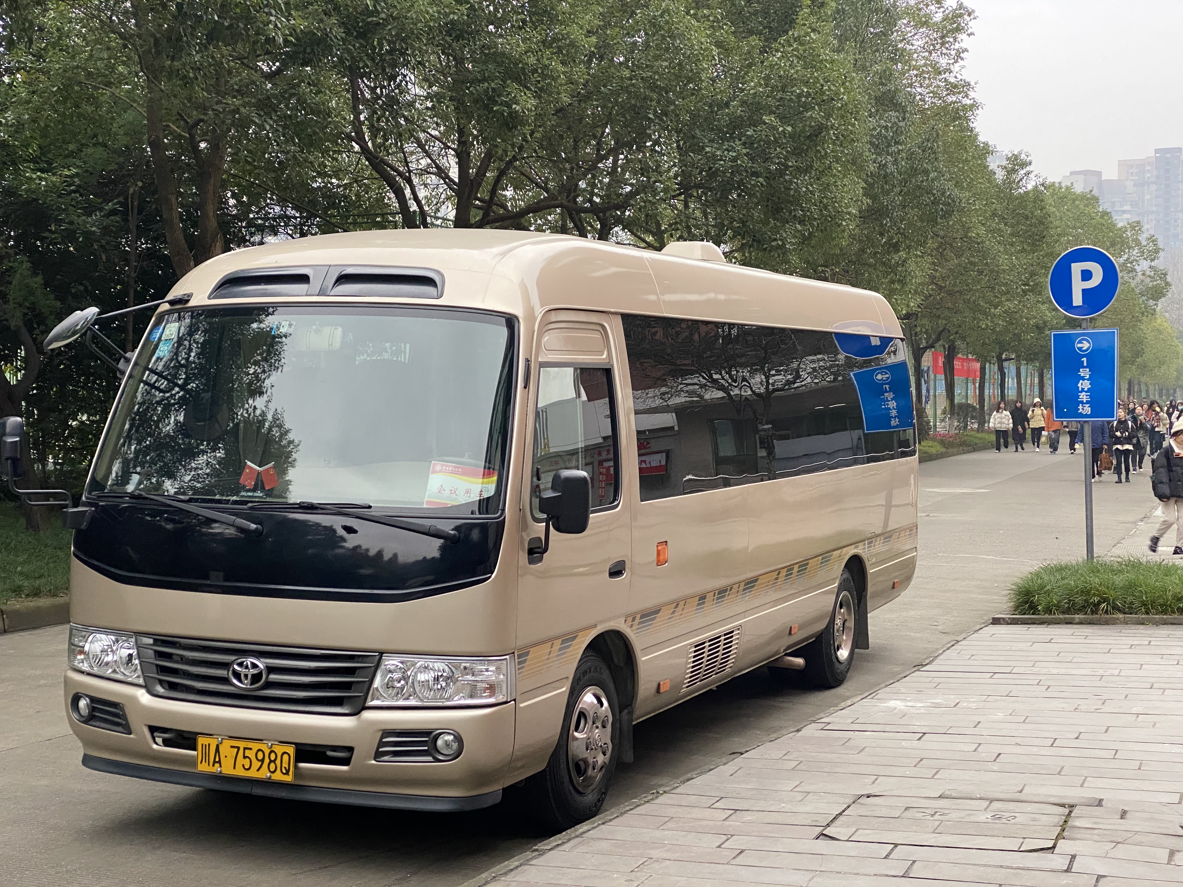 成都租中巴車(chē)價(jià)格19座多少錢(qián)