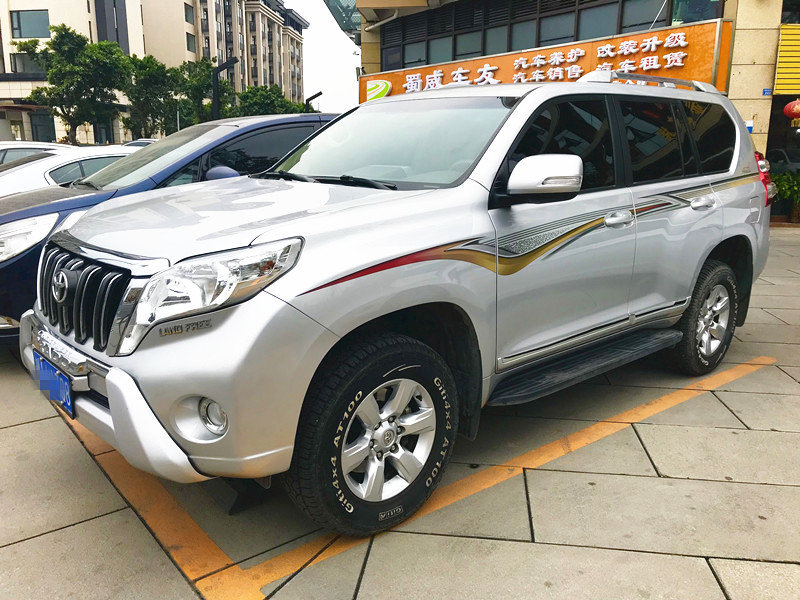 成都租車普拉多進藏帶駕包司機多少錢