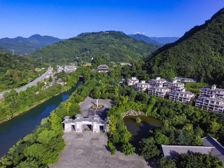 成都最美租車自駕游景點3-白鹿小鎮+天寶溫泉