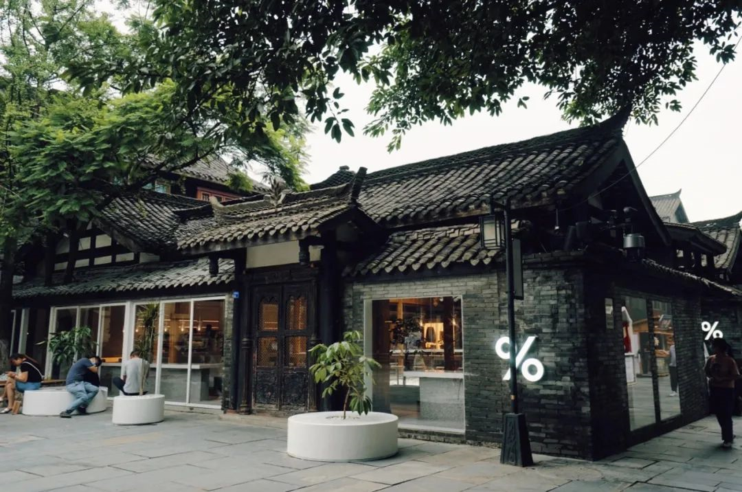 去成都租車自駕游，該吃的吃，該喝的喝