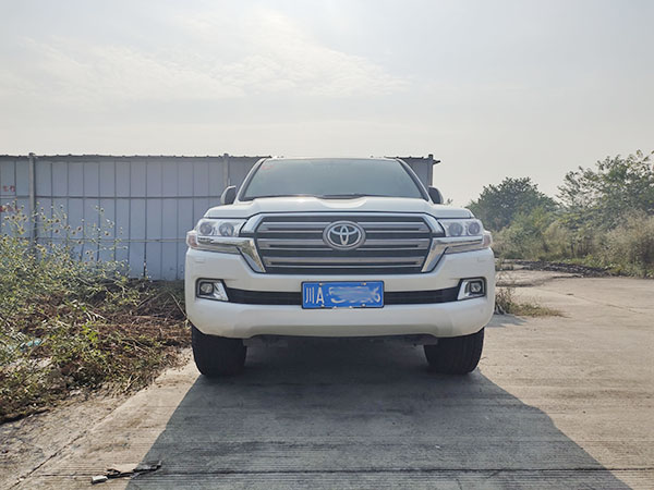 成都租陸巡越野車 成都租陸巡越野車