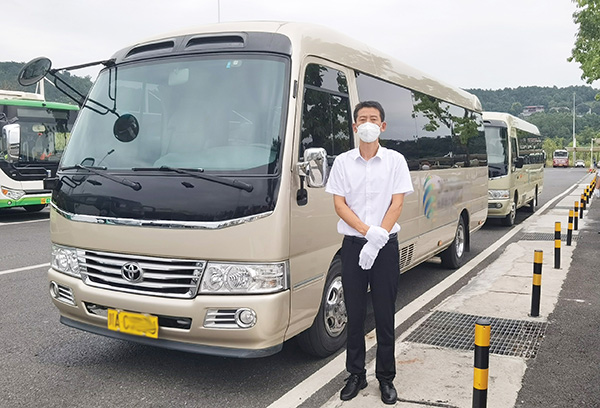 成都中巴租車帶司機