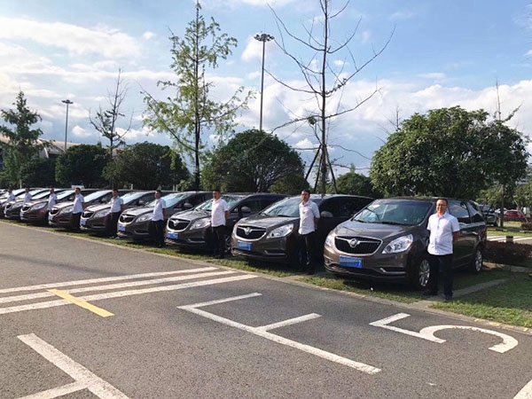 成都商務(wù)租車，就選路景汽車租賃